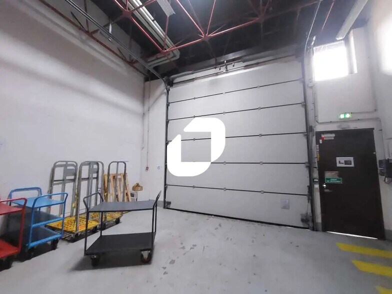 Local d’activités dans Montigny-le-Bretonneux à louer - Photo intérieure – Image 3 sur 22