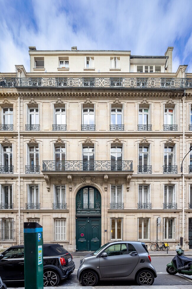 Plus de détails pour 7 Rue Lincoln, Paris - Logement à vendre