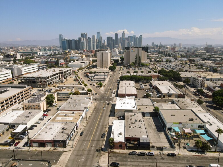 2300 S Hill St, Los Angeles, CA à vendre - Photo de l’immeuble – Image 1 sur 11