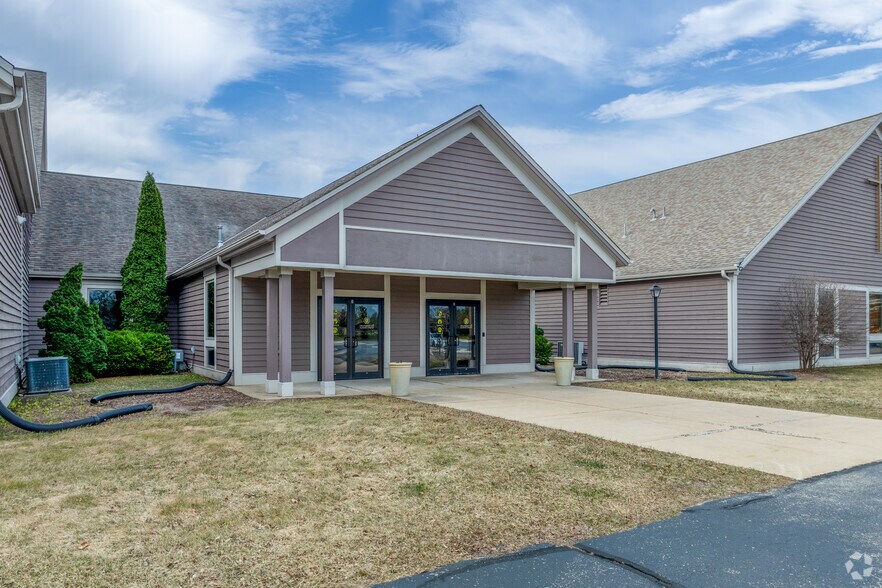 995 S Sawyer Rd, Summit, WI à louer - Photo de l’immeuble – Image 2 sur 5