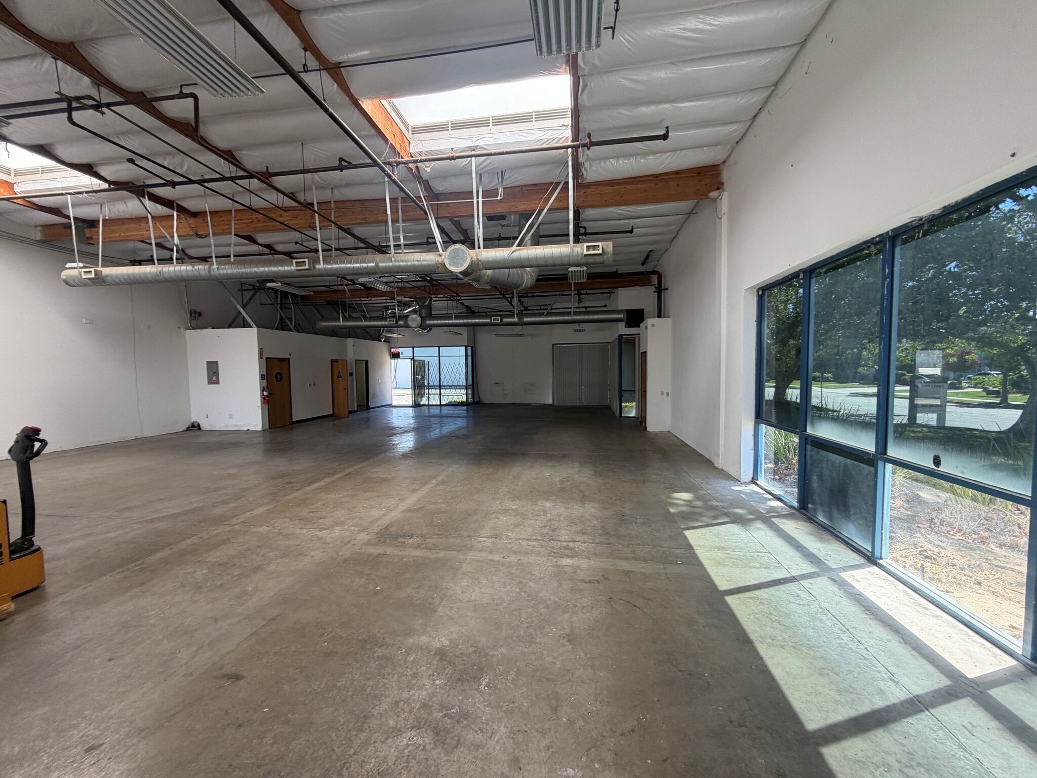 25133 Avenue Tibbitts, Valencia, CA à louer Photo intérieure– Image 1 sur 4