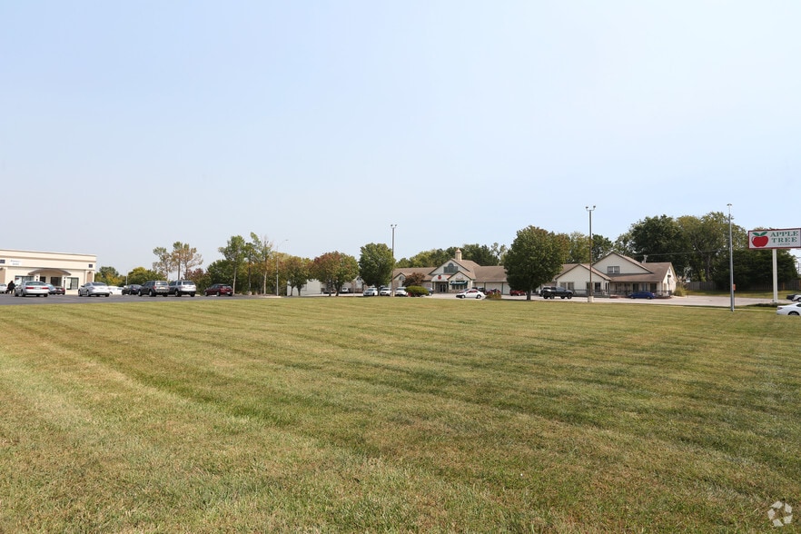 NWC of E US Hwy 40 & S Shrank Dr, Independence, MO à vendre - Aérien – Image 1 sur 4