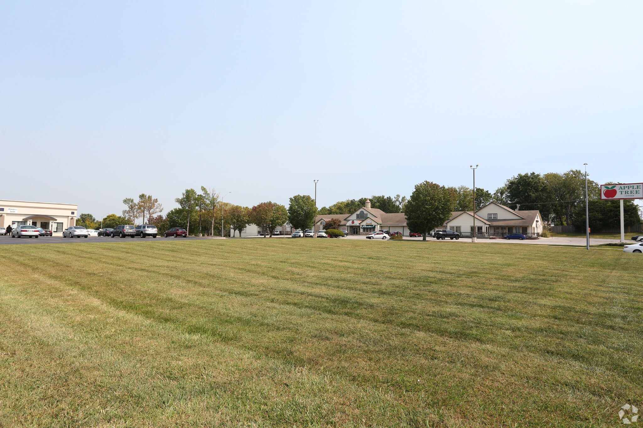 NWC of E US Hwy 40 & S Shrank Dr, Independence, MO à vendre Aérien– Image 1 sur 5