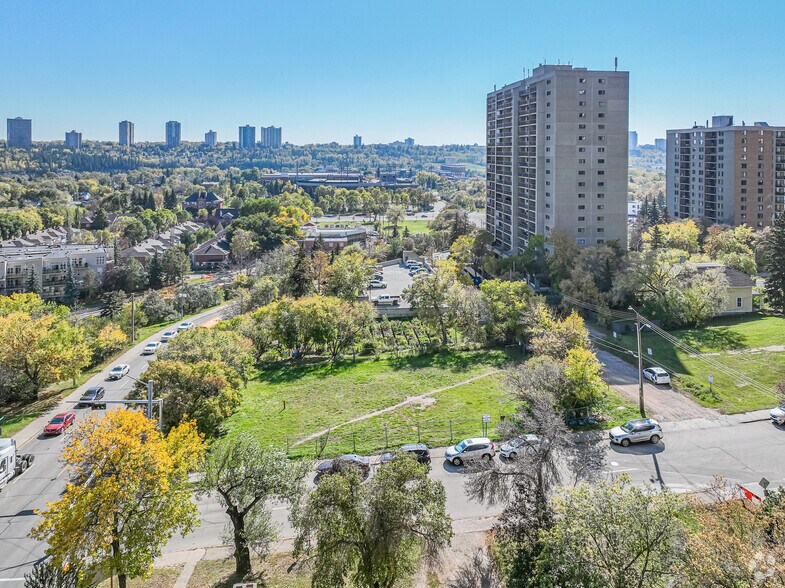 9850 Bellamy Hill Rd NW, Edmonton, AB à vendre - Photo de l’immeuble – Image 3 sur 7