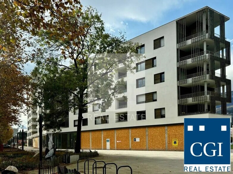 Local commercial dans Le Pont-de-Claix à louer - Photo de l’immeuble – Image 3 sur 5