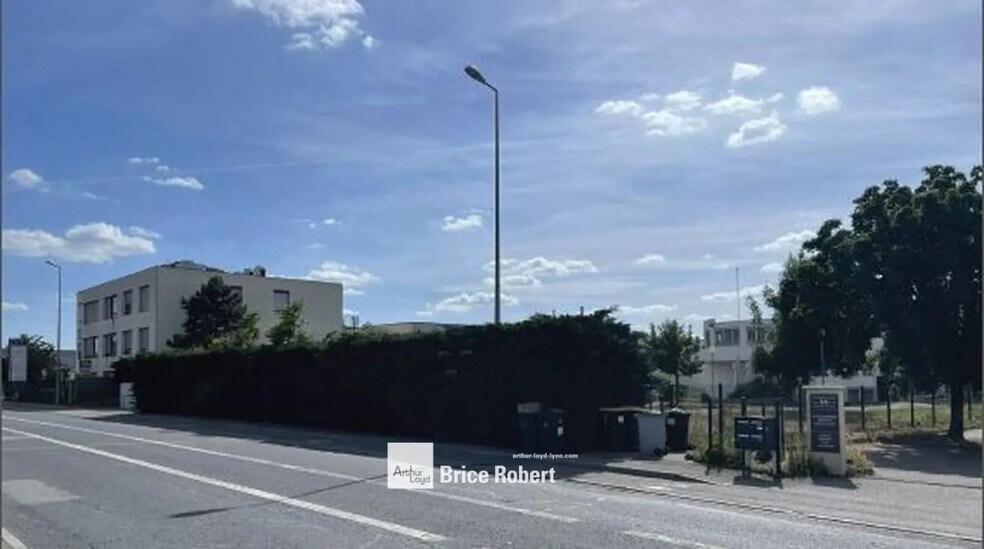 56 Avenue Du Progrès, Chassieu à vendre - Photo de l’immeuble – Image 2 sur 4