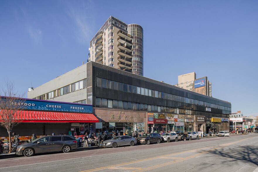 41-60 Main St, Flushing, NY à vendre - Photo de l’immeuble – Image 3 sur 6