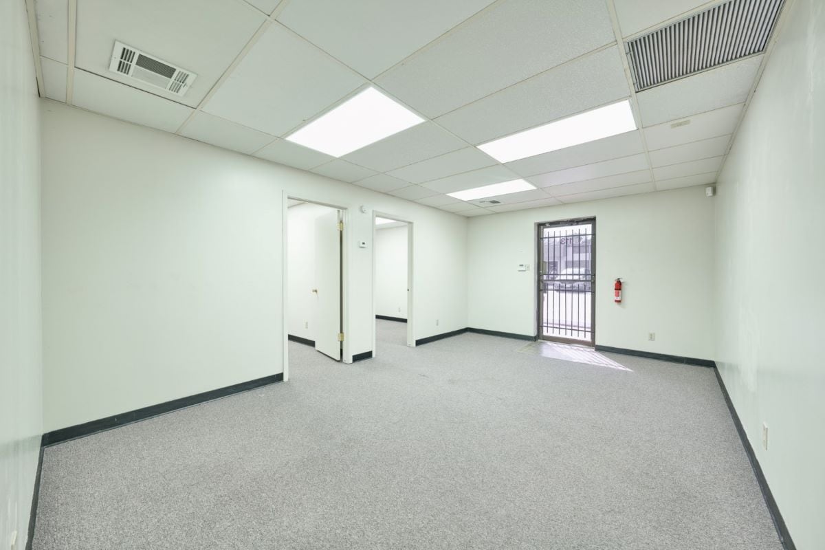 1300 S Frazier St, Conroe, TX à louer Photo de l’immeuble– Image 1 sur 22