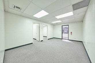 1300 S Frazier St, Conroe, TX à louer Photo de l’immeuble– Image 1 sur 22