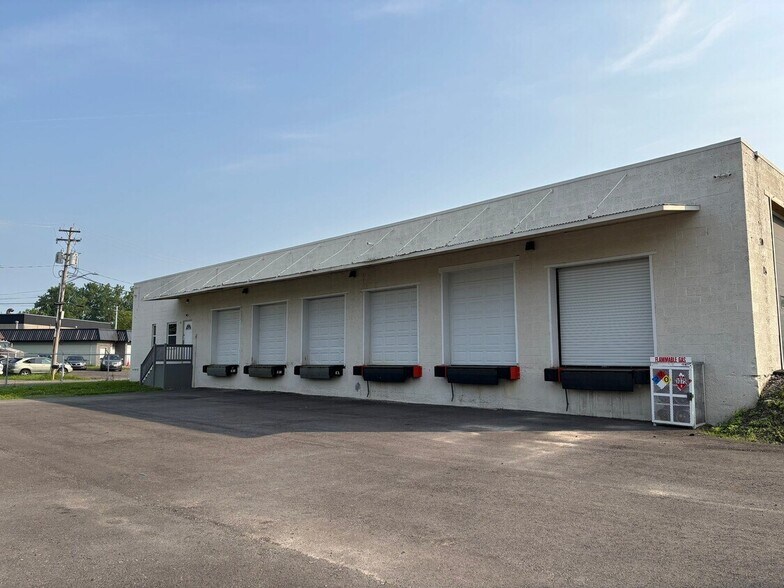 105 Meade Rd, Syracuse, NY à vendre - Photo de l’immeuble – Image 3 sur 7