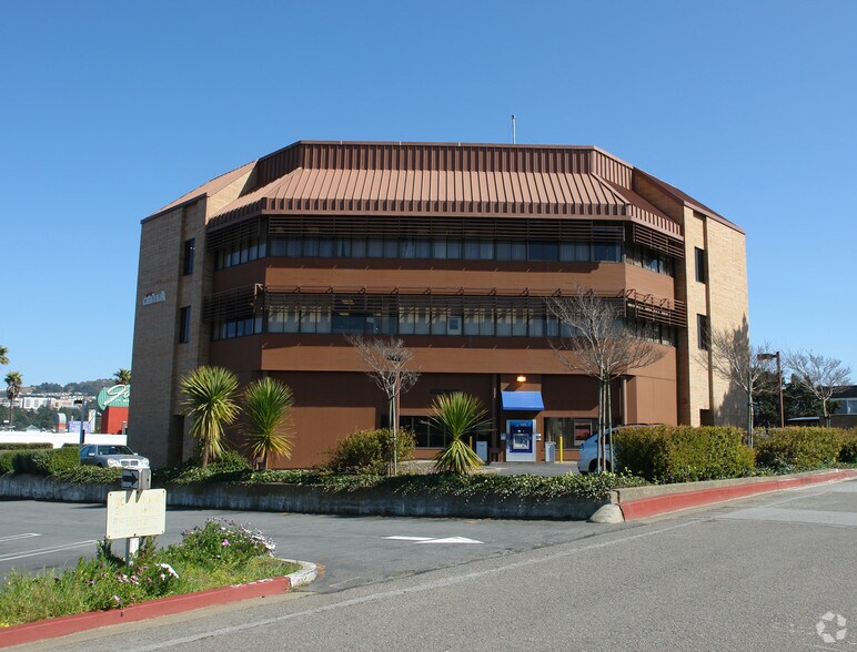 950 John Daly Blvd, Daly City, CA à louer - Photo de l’immeuble – Image 3 sur 4