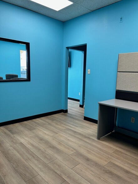 11435-11459 156 St NW, Edmonton, AB à louer - Photo intérieure – Image 3 sur 12