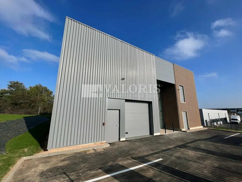 120 Rue Roger Bretagnon, Charnay-lès-Mâcon à louer - Photo de l’immeuble – Image 1 sur 6