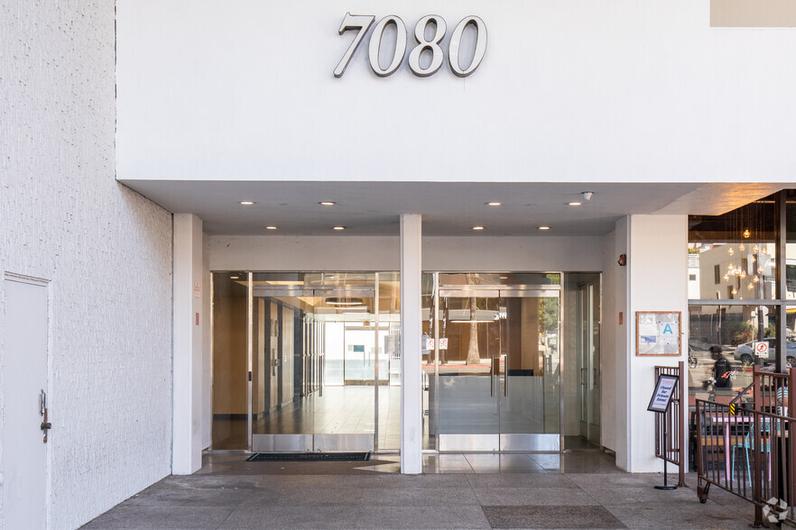 7080 Hollywood Blvd, Los Angeles, CA à louer - Photo de l’immeuble – Image 3 sur 5