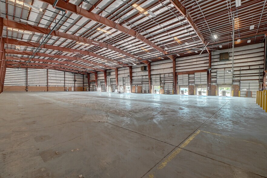 3843 Ironbridge Blvd, Fort Myers, FL à louer - Photo de l’immeuble – Image 2 sur 9