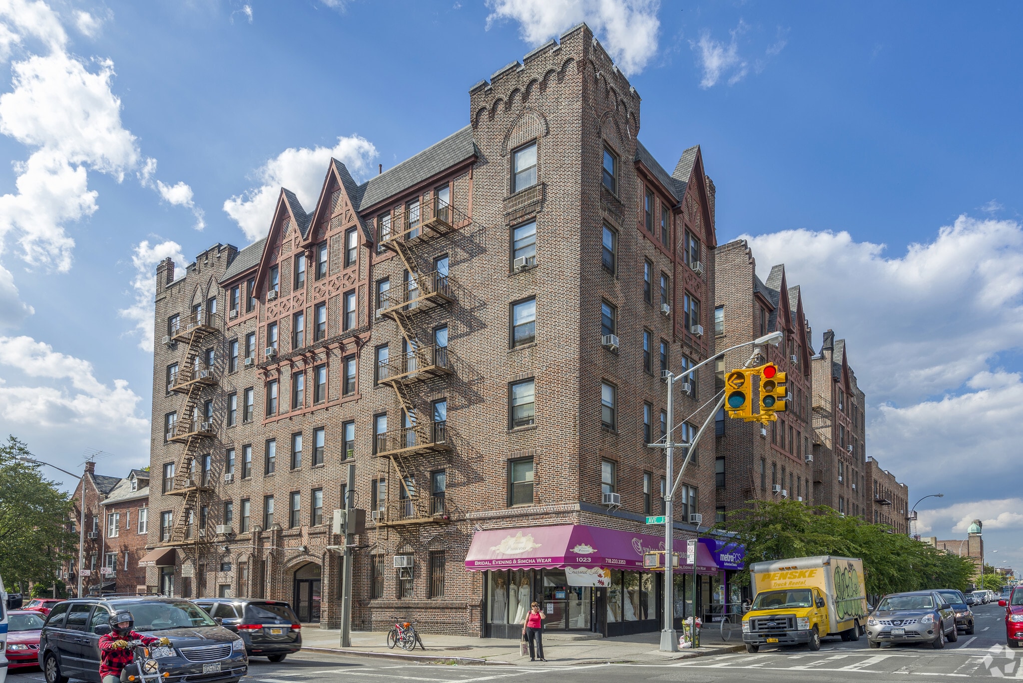 1013 Avenue J, Brooklyn, NY à louer Photo principale– Image 1 sur 2