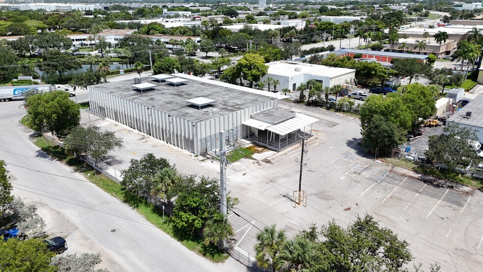 590 SW 12th Ave, Pompano Beach, FL à louer - Photo de l’immeuble – Image 2 sur 30
