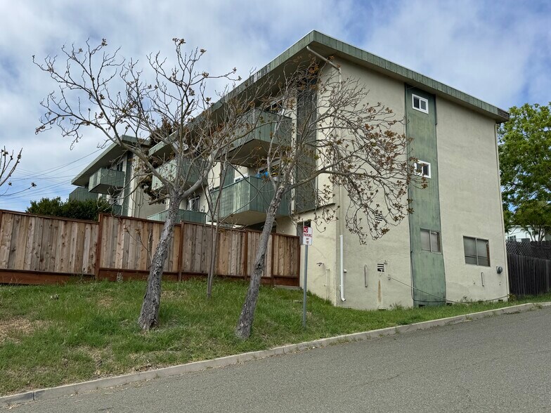 532-534 Appian Way, El Sobrante, CA à vendre - Photo de l’immeuble – Image 1 sur 22