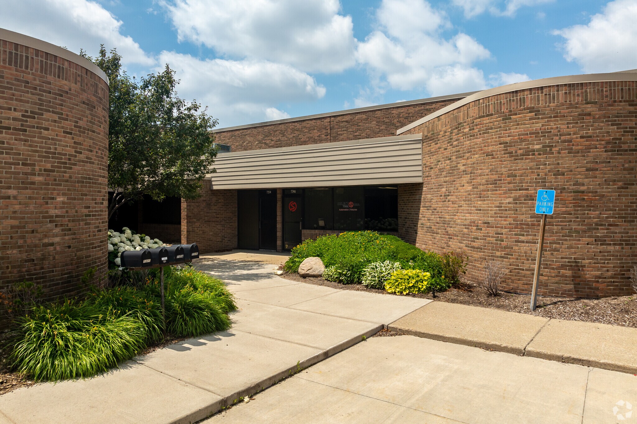 7314-7515 19 Mile Rd, Sterling Heights, MI à louer Photo principale– Image 1 sur 7