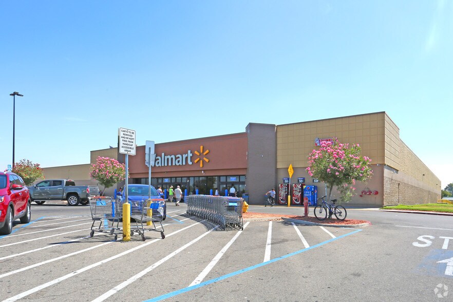 2001-2295 W Cleveland Ave, Madera, CA à louer - Photo principale – Image 1 sur 10