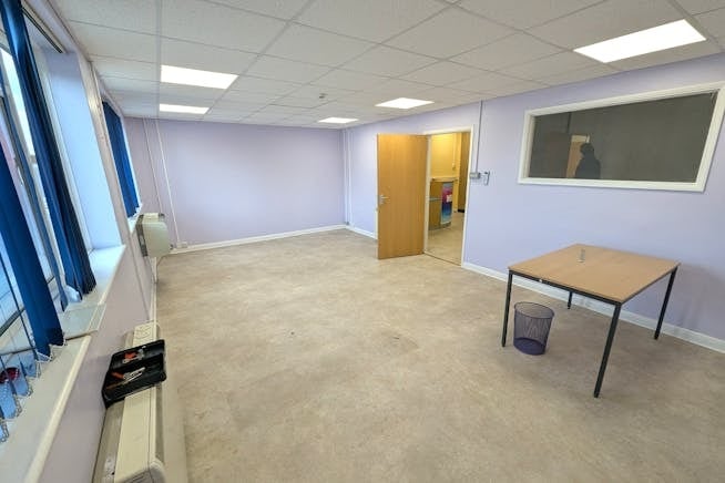 95 Commerce Way, Lancing à louer - Photo intérieure – Image 3 sur 5