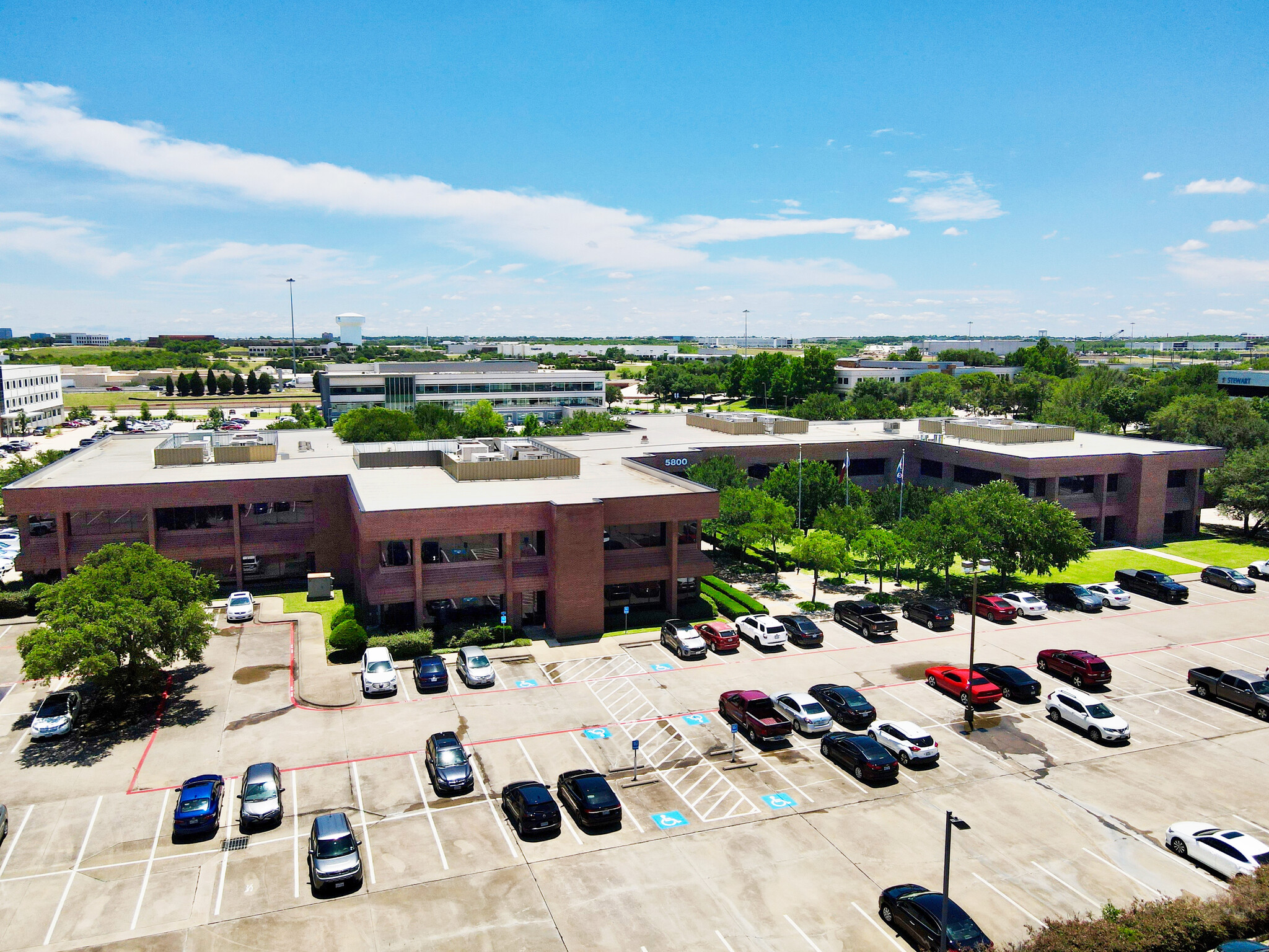 5800 Campus Circle Dr E, Irving, TX à louer Photo de l’immeuble– Image 1 sur 17