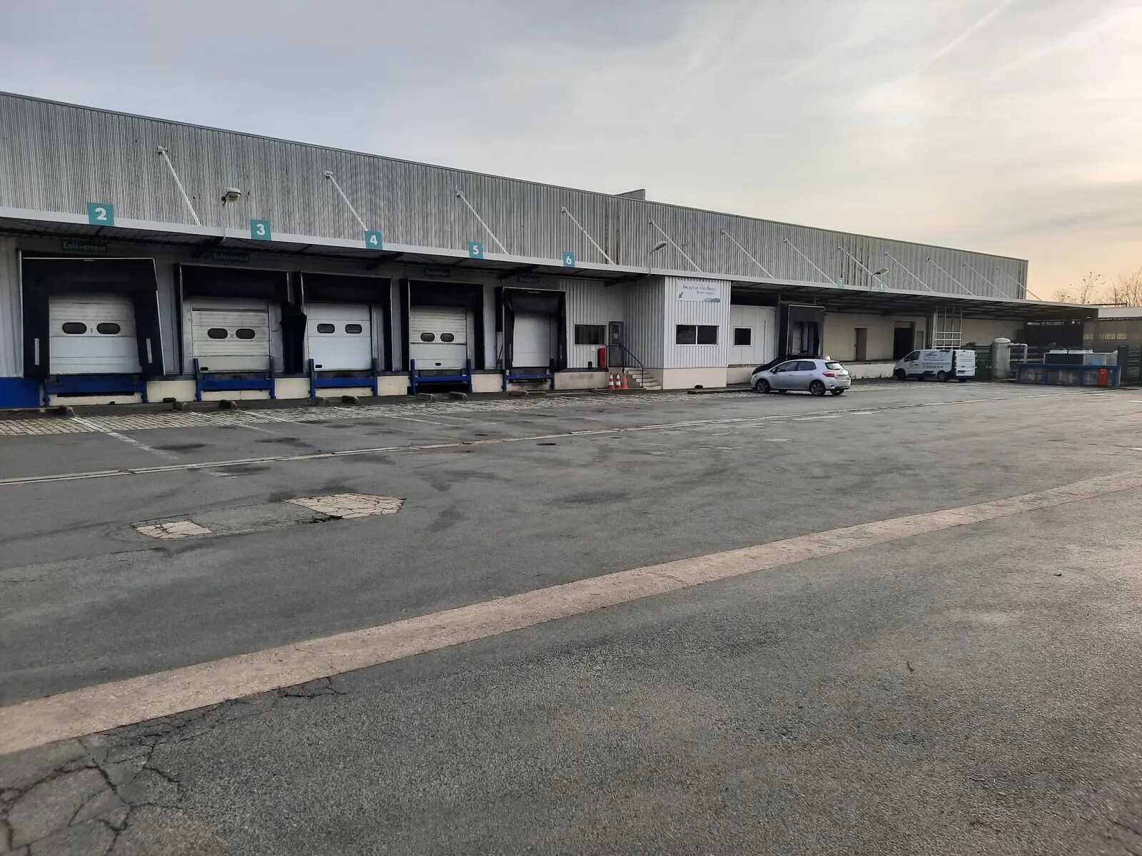 Industriel/Logistique dans Thiais à louer Photo de l’immeuble– Image 1 sur 6