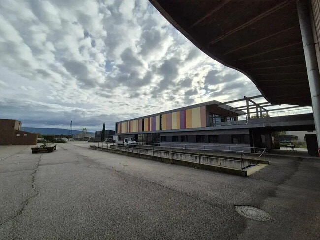 Plus de détails pour Local d’activités à vendre