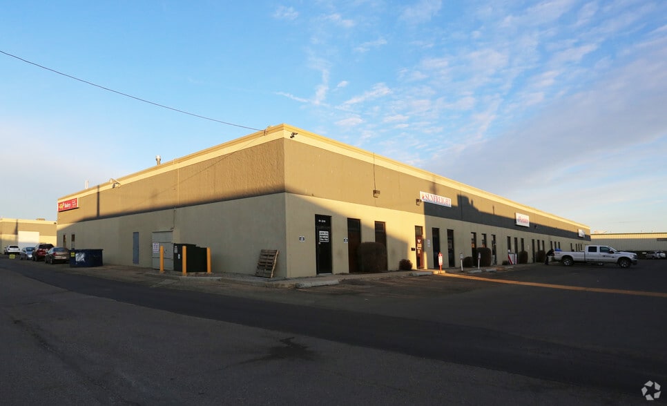 2410B 50 Ave, Red Deer, AB à louer - Photo de l’immeuble – Image 2 sur 4