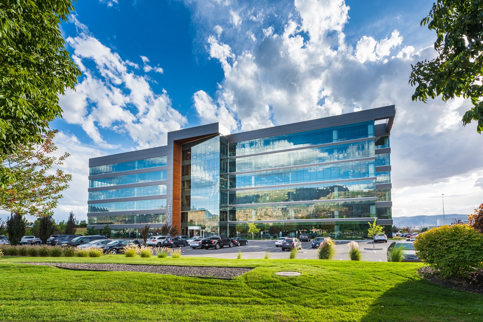 2100 W Pleasant Grove Blvd, Pleasant Grove, UT à louer Photo principale– Image 1 sur 6