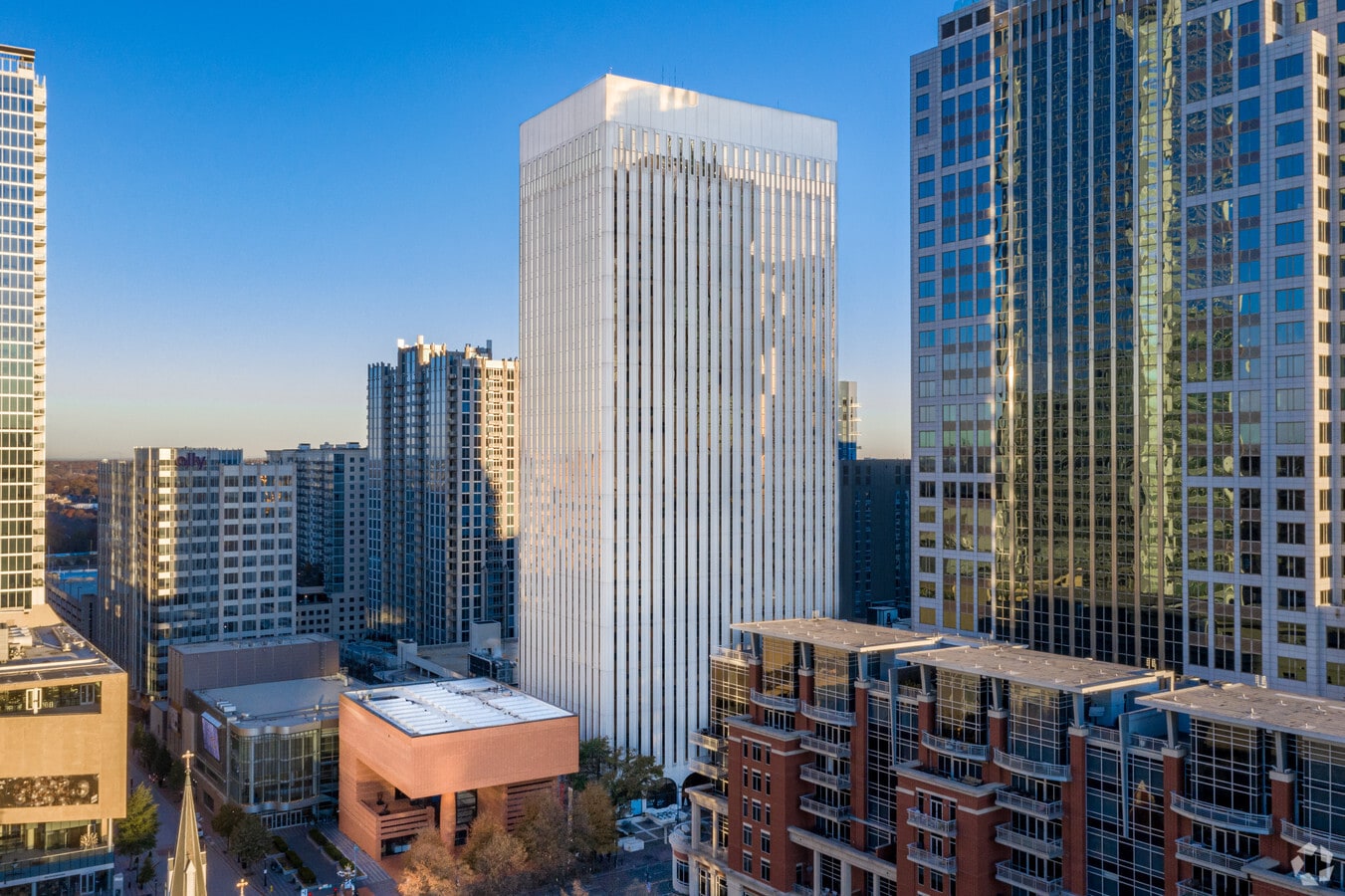 400 S Tryon St, Charlotte, NC à louer Photo de l’immeuble– Image 1 sur 7