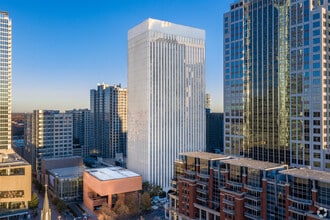 400 S Tryon St, Charlotte, NC à louer Photo de l’immeuble– Image 1 sur 7