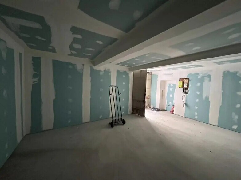 Industriel/Logistique dans Cannes à louer - Photo de l’immeuble – Image 2 sur 6