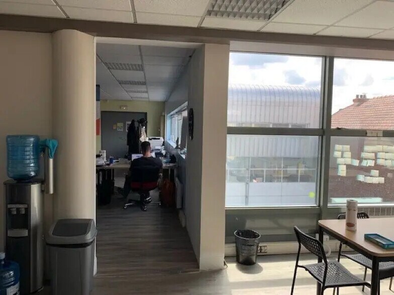 Bureau dans Colombes à louer - Photo de l’immeuble – Image 3 sur 10