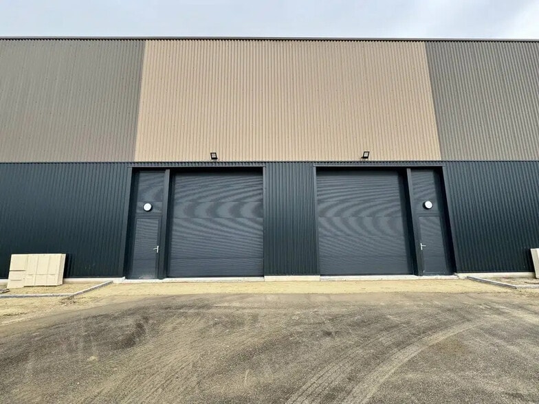 Local d'activités dans Flins-sur-Seine à vendre - Photo de l’immeuble – Image 1 sur 8