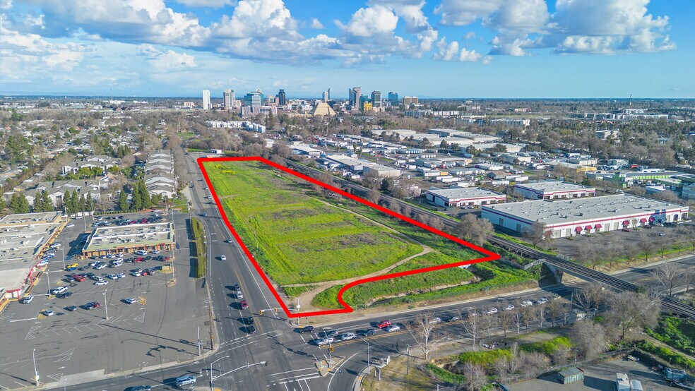 851 Sacramento Ave, West Sacramento, CA à vendre - Photo principale – Image 1 sur 10