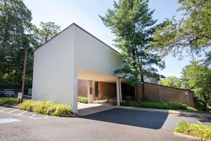 800 W State St, Doylestown, PA à louer - Photo de l’immeuble – Image 1 sur 9