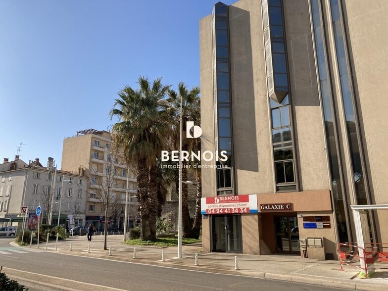 530 Avenue Marechal De Lattre De Tassigny, Toulon à louer - Photo de l’immeuble – Image 2 sur 12