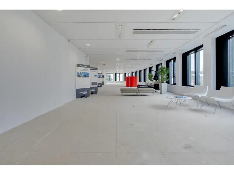 Bureau dans La Garenne-Colombes à louer - Hall d’entrée – Image 2 sur 9