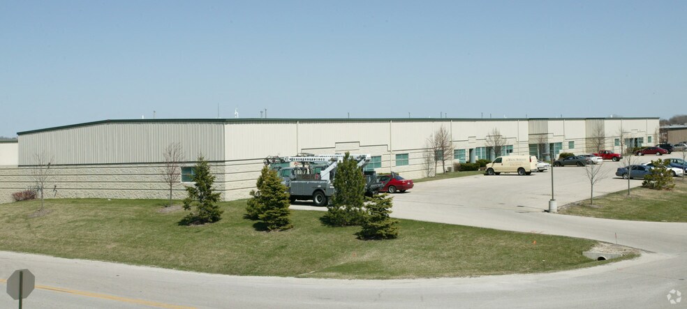 S84W18740-S84W18768 Enterprise Dr, Muskego, WI à louer - Photo de l’immeuble – Image 2 sur 18
