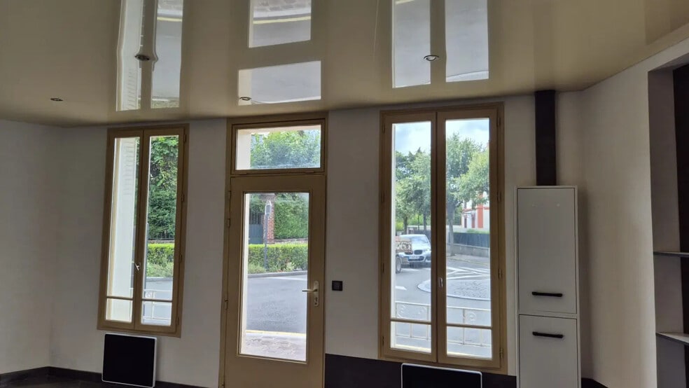 Local commercial dans Enghien-les-Bains à louer - Photo de l’immeuble – Image 3 sur 6