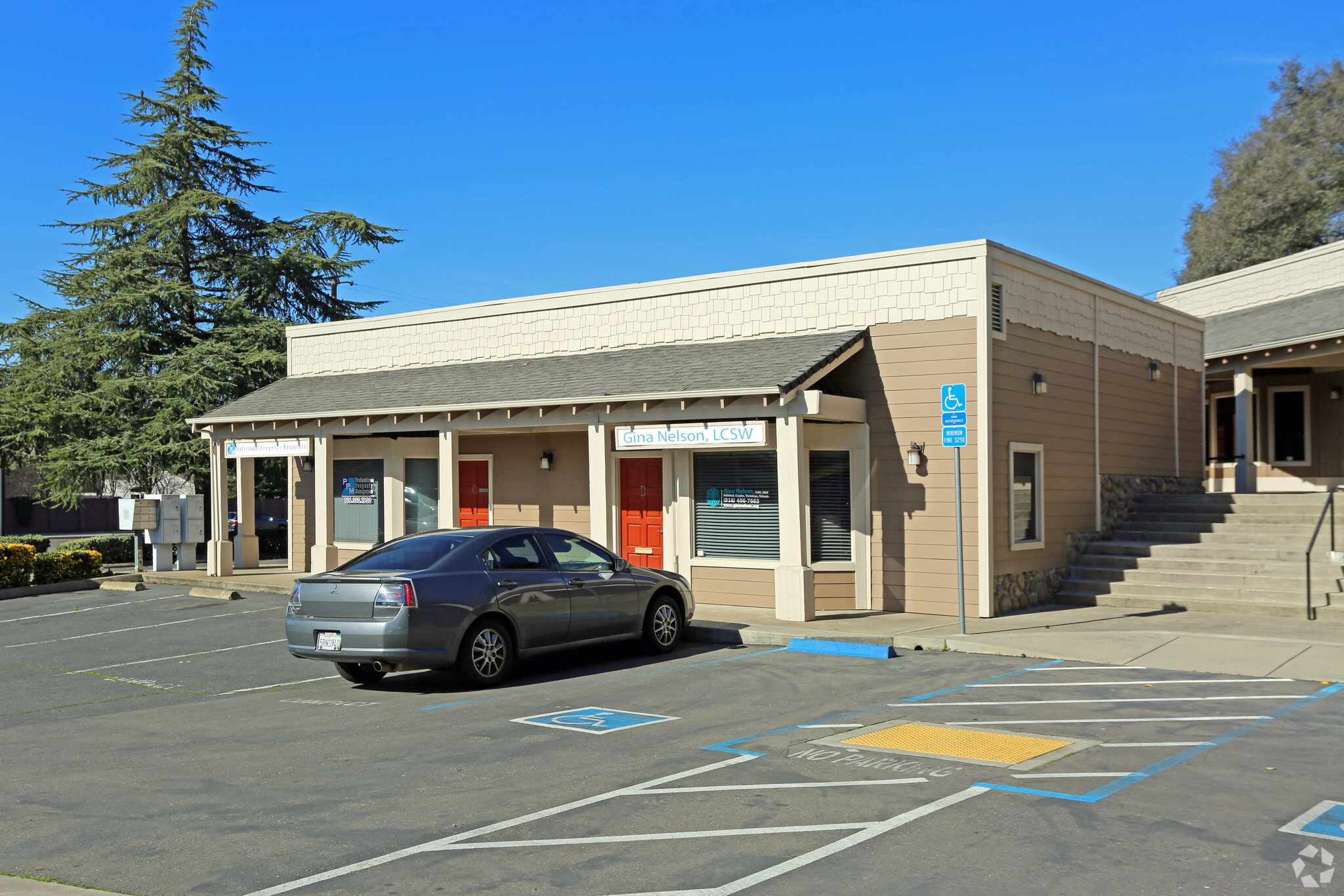 555 Oakdale St, Folsom, CA à vendre Photo principale– Image 1 sur 1
