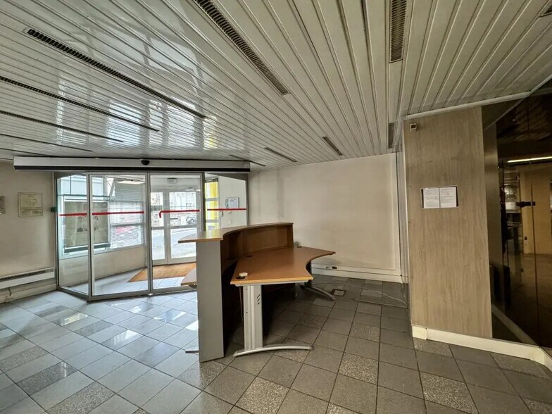 Bureau dans Ivry-sur-Seine à vendre - Photo de l’immeuble – Image 1 sur 13