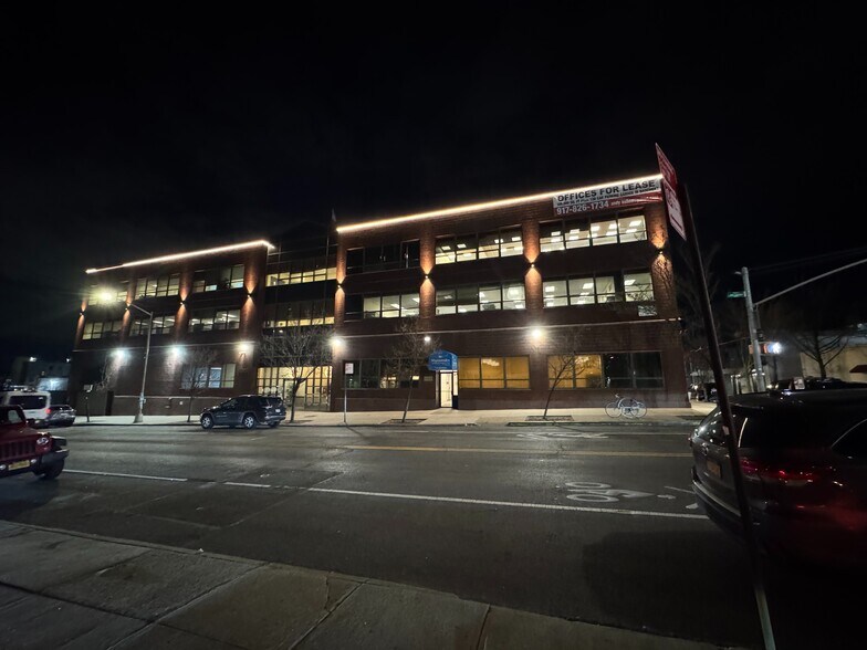 6323 7th Ave, Brooklyn, NY à louer - Photo de l’immeuble – Image 1 sur 21