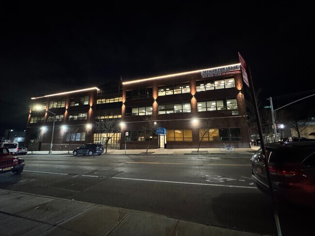 Plus de détails pour 6323 7th Ave, Brooklyn, NY - Bureau à louer