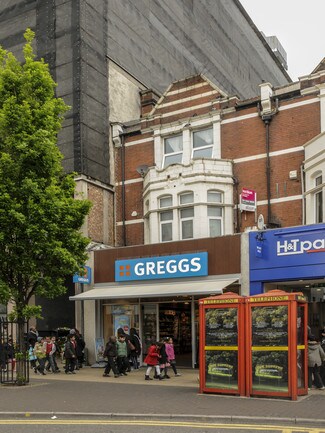 Plus de détails pour 209 High Rd, Ilford - Local commercial à louer