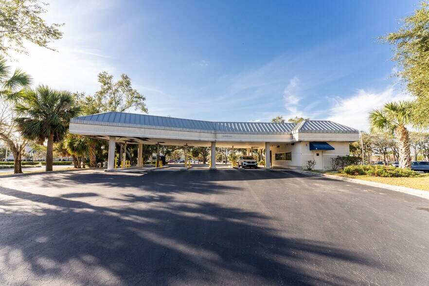 18501 Murdock Cir, Port Charlotte, FL à louer - Photo de l’immeuble – Image 3 sur 5