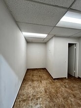 2696 NW 31st Ave, Lauderdale Lakes, FL à louer Photo intérieure– Image 2 sur 8