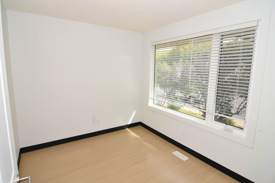 309 Main St N, Airdrie, AB à vendre - Photo de l’immeuble – Image 3 sur 16