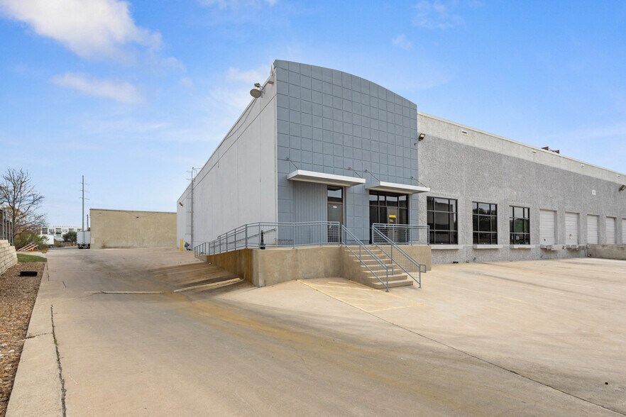 2600 McHale Ct, Austin, TX à louer - Photo de l’immeuble – Image 3 sur 11